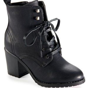 Black heeled boots